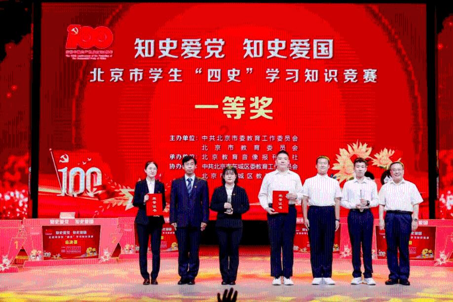 三亚一流动摊贩卖水果缺斤短两?官方通报来了